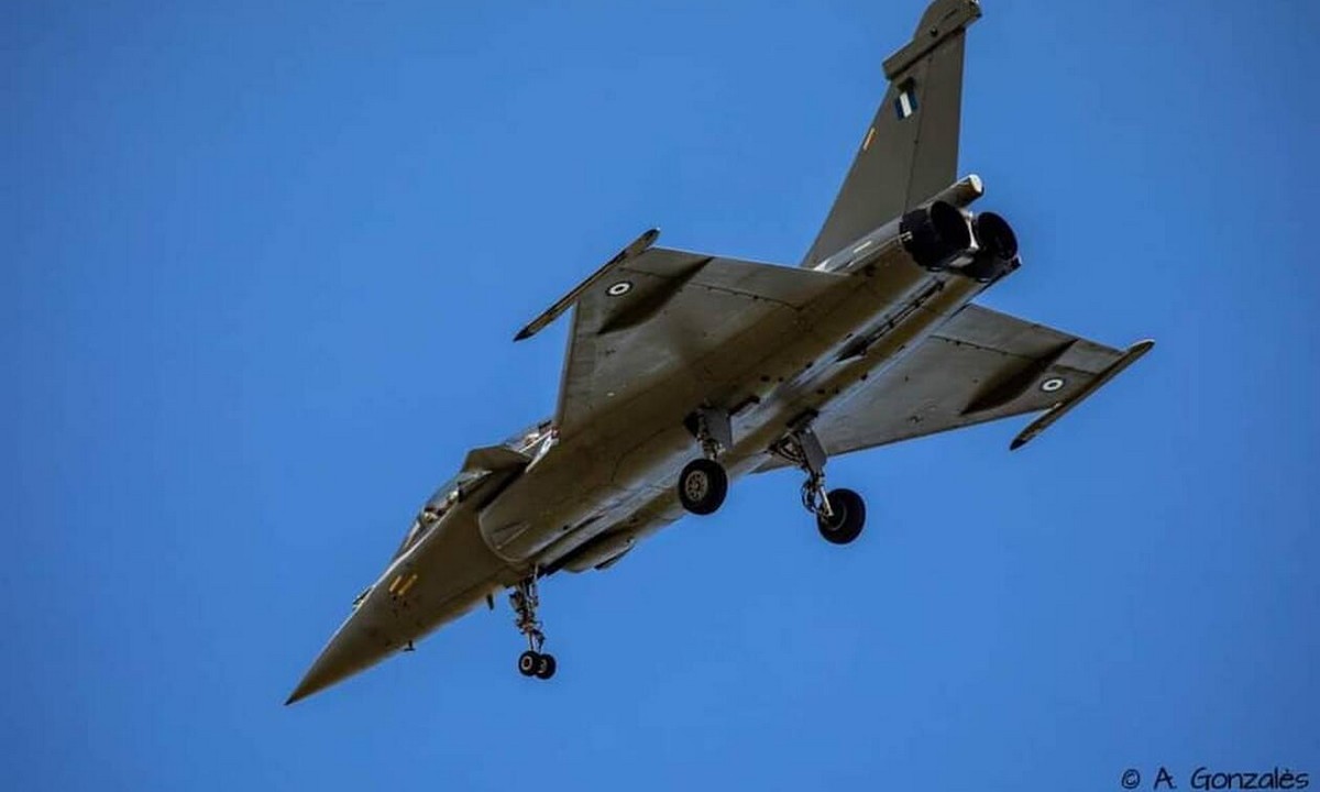 Ελληνοτουρκικά: Μπήκε το εθνόσημο στα Rafale! «Ντύθηκε» στα γαλανόλευκα το πρώτο μαχητικό!