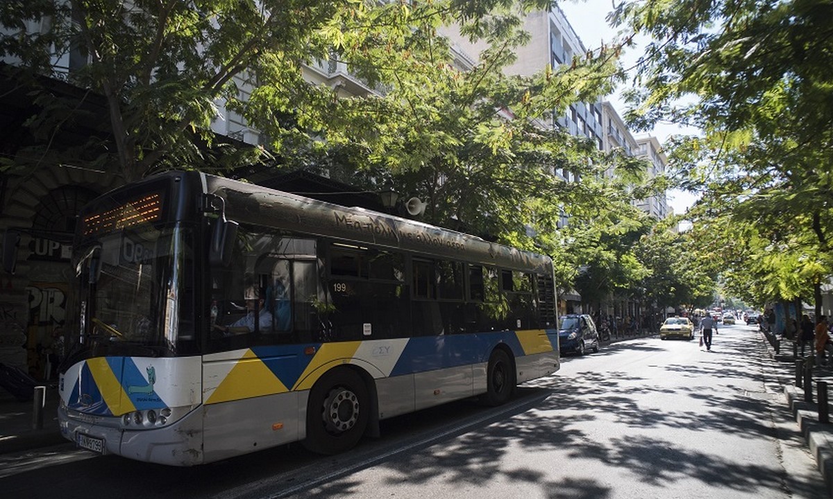 Σεξουαλική επίθεση σε 19χρονη μέσα σε λεωφορείο στο κέντρο της Αθήνας