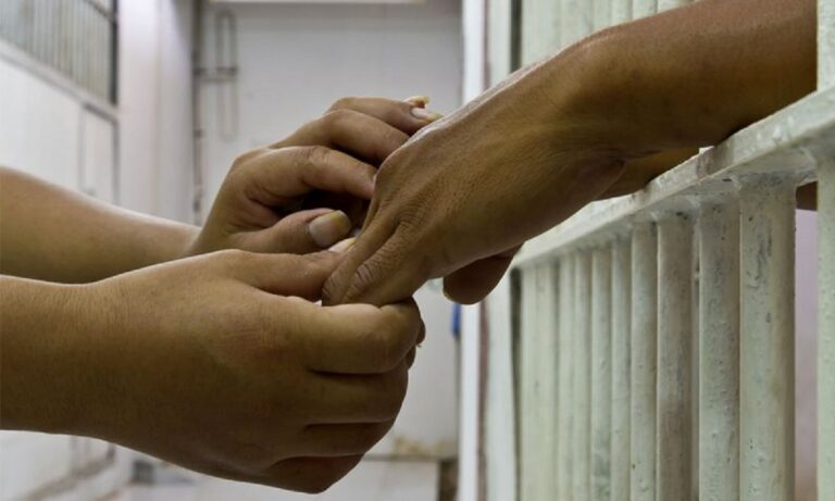 Υβριστοφιλία: Γιατί ερωτεύονται ένα φυλακισμένο εγκληματία;