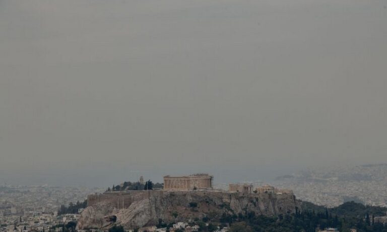 Φωτιά στον Σχίνο Κορινθίας: Πνίγεται στους καπνούς η Αθήνα