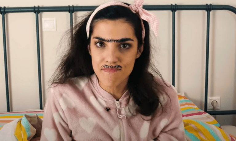 Αννα Μαρία Βέλλη: «AstraZaneca in my body» – Έκανε το εμβόλιο, ανέβασε πυρετό και δίνει… σύνθημα