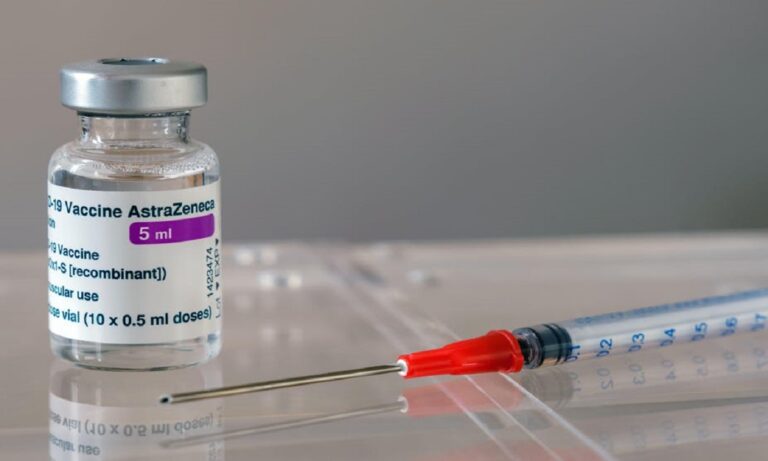 AstraZeneca εμβόλιο: Τέλος από την Ε.Ε. – Τι θα γίνει με όσους έχουν κάνει την πρώτη δόση