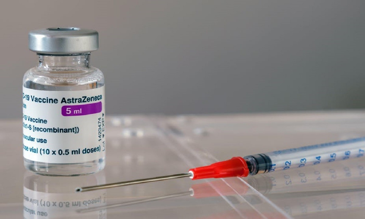 AstraZeneca εμβόλιο: Η ΕΕ «τελειώνει» με τα συγκεκριμένα εμβόλια καθώς δεν ανανεώνει την παραγγελία για μετά τον Ιούνιο.