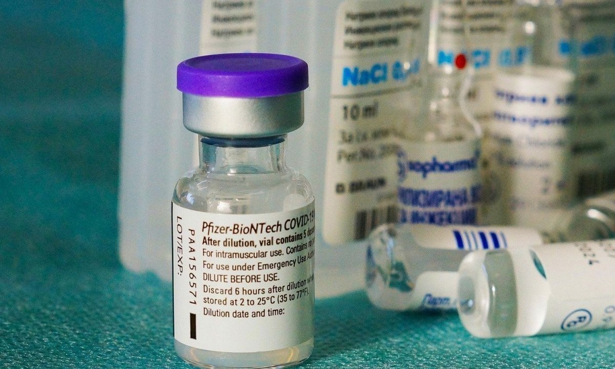 EMA: Παρακολουθεί αν υπάρχει κάποια σύνδεση μεταξύ των εμβολίων των εταιριών Pfizer και Moderna και της εμφάνισης περιπτώσεων θρομβοεμβολών.