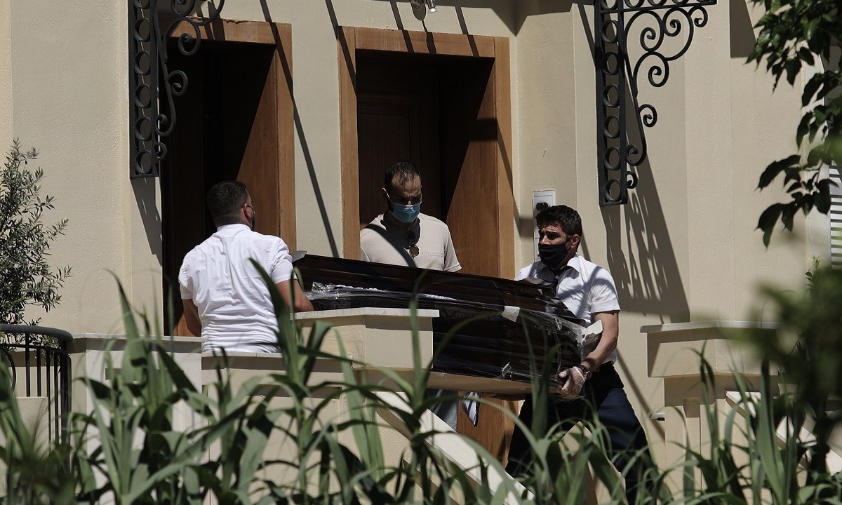 Γλυκά Νερά: Αυτή είναι η 20χρονη που στραγγάλισαν δίπλα στο μωρό της (vids+pics)