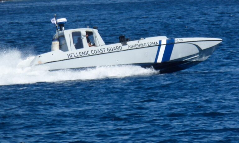 Καλαμάτα: Ακυβέρνητο σκάφος με 170 αλλοδαπούς στο λιμάνι