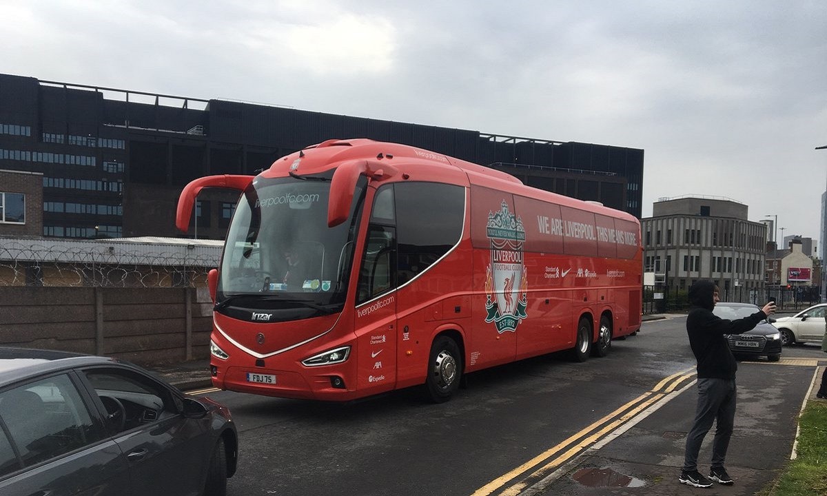 Premier League: Οπαδοί της Γιουνάιτεντ την…έπεσαν στο λεωφορείο της Λίβερπουλ (vid)