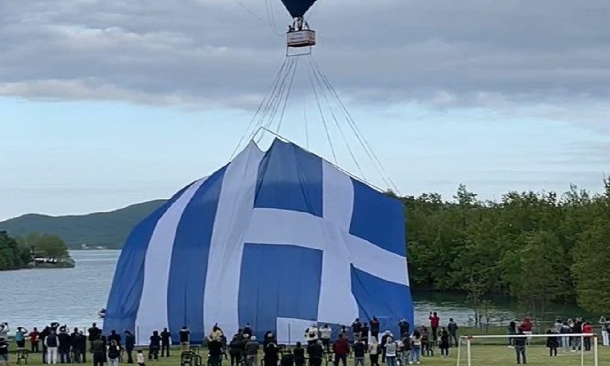 Αυτή είναι η μεγαλύτερη Ελληνική Σημαία στον κόσμο! Υψώθηκε στη λίμνη Πλαστήρα