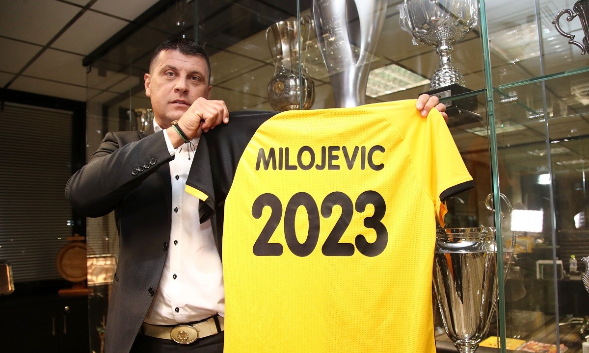 Ο Βλάνταν Μιλόγεβιτς σήμερα το μεσημέρι είχε την πρώτη του γνωριμία με τους δημοσιογράφους που καλύπτουν το ρεπορτάζ της ΑΕΚ.
