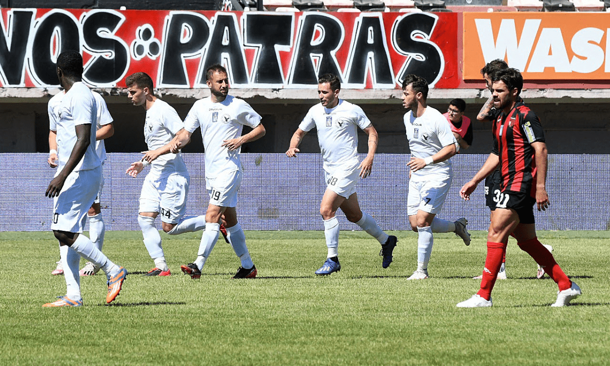 Super League 2: O Καραϊσκάκης θα ακολουθήσει, αγωνιστικά τουλάχιστον, τον ΟΦ Ιεράπετρας στη Football League. Οι Αρτινοί έχασαν 3-0 από τους υποβιβασμένους Κρητικούς και πλέον εναποθέτουν τις ελπίδες τους στην αναδιάρθρωση. Η Δόξα Δράμας κέρδισε μέσα στην Πάτρα την Παναχαϊκή (2-1) και τα Τρίκαλα τον Απόλλωνα Λάρισας (3-1).