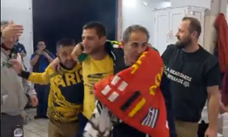 Θεσσαλονίκη: Σπάνιο περιστατικό έλαβε χώρα στην Ιχθυόσκαλα της Νέας Μηχανιώνας με πρωταγωνιστές οπαδούς του ΠΑΟΚ και του Άρη.