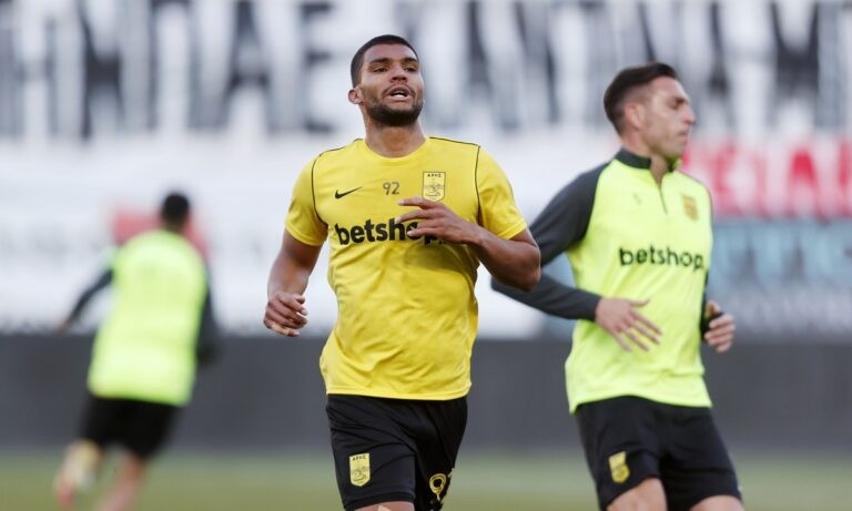 Ρόουζ: «Να παίξουμε το ποδόσφαιρο που ξέρουμε με Ολυμπιακό»