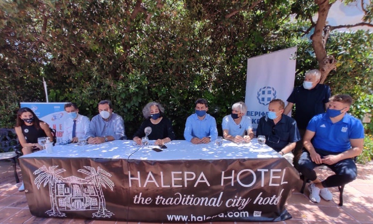 Πραγματοποιήθηκε το Σάββατο το μεσημέρι στην αυλή του ξενοδοχείου "Χαλέπα" η συνέντευξη Τύπου για το διεθνές μίτινγκ "Βενιζέλεια-Χανιά"