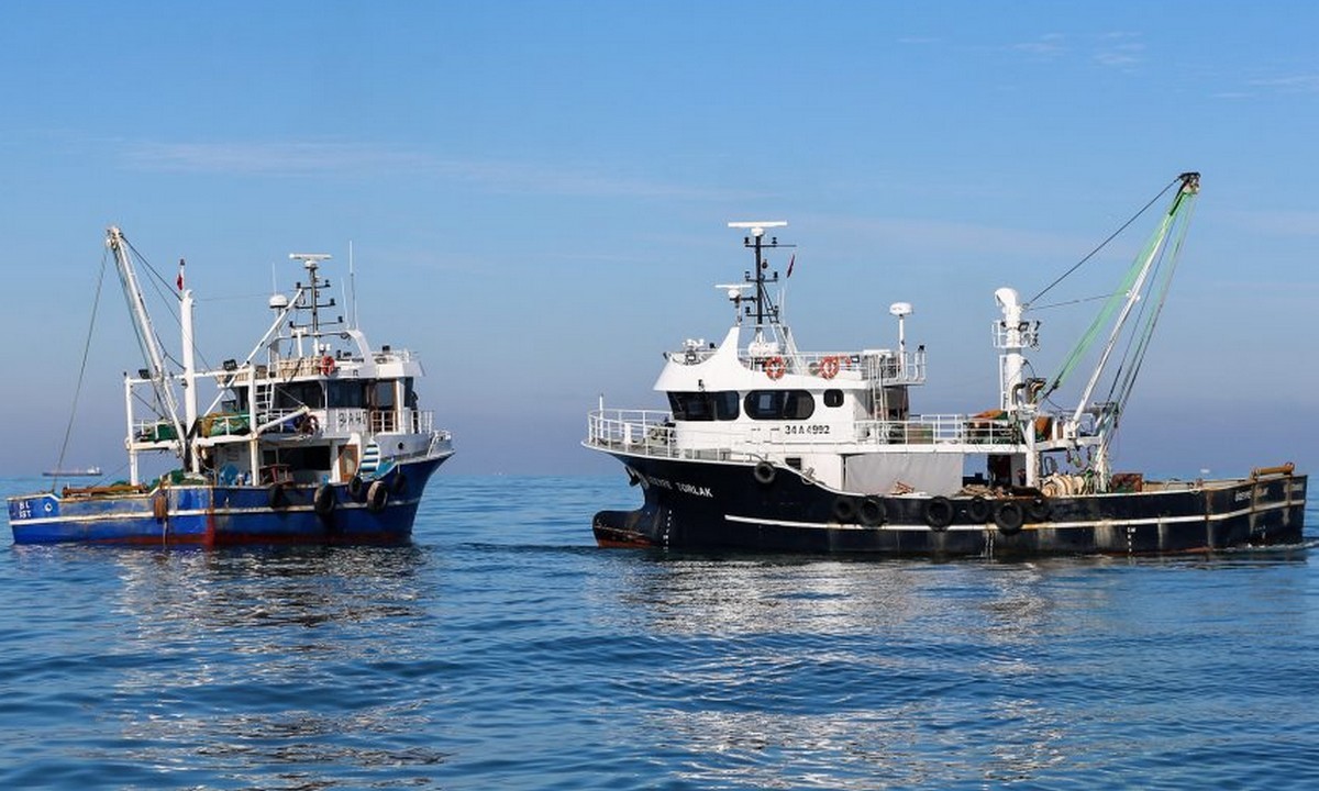 Ελληνοτουρκικά: Τουρκικά αλιευτικά νότια της Γαύδου – Πήραν άδεια να καταπλεύσουν στη Σούδα
