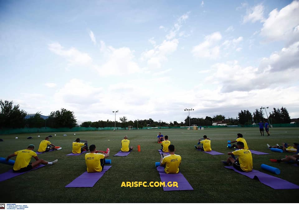 Άρης: Και με τη... βούλα άρχισε η σεζόν 2021-22 για τους «κιτρινόμαυρους»! Το απόγευμα της Τρίτης (15/6) ο Άκης Μάντζιος προπόνηση για πρώτη φορά τους ποδοσφαιριστές του.
