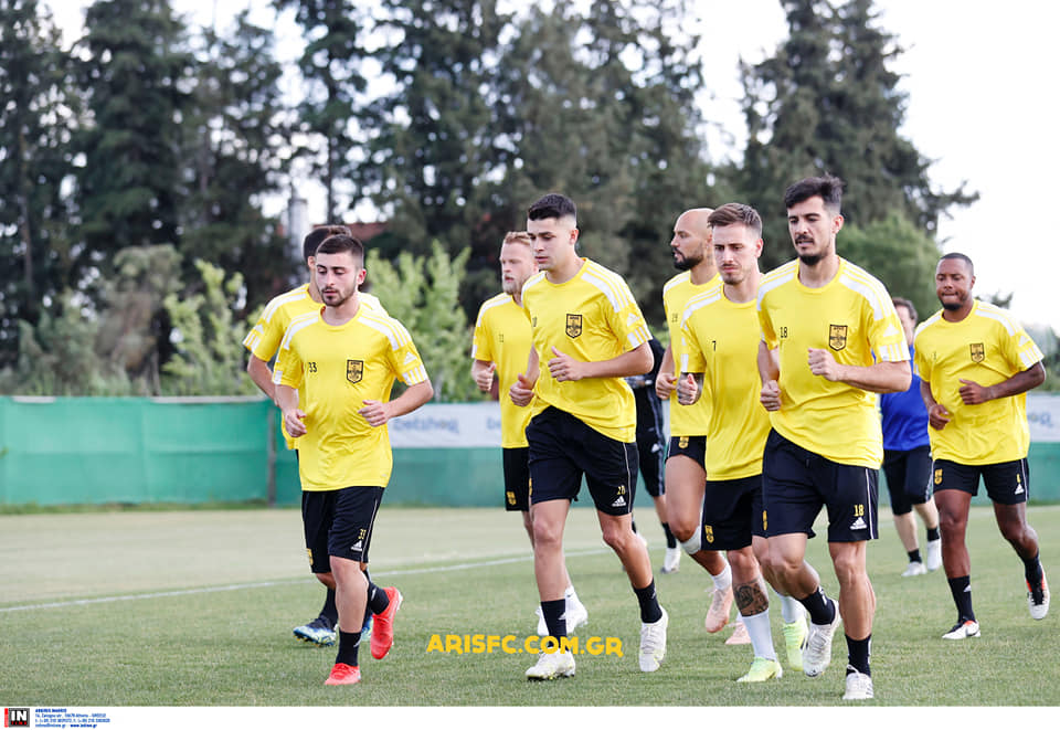 Άρης: Και με τη... βούλα άρχισε η σεζόν 2021-22 για τους «κιτρινόμαυρους»! Το απόγευμα της Τρίτης (15/6) ο Άκης Μάντζιος προπόνηση για πρώτη φορά τους ποδοσφαιριστές του.