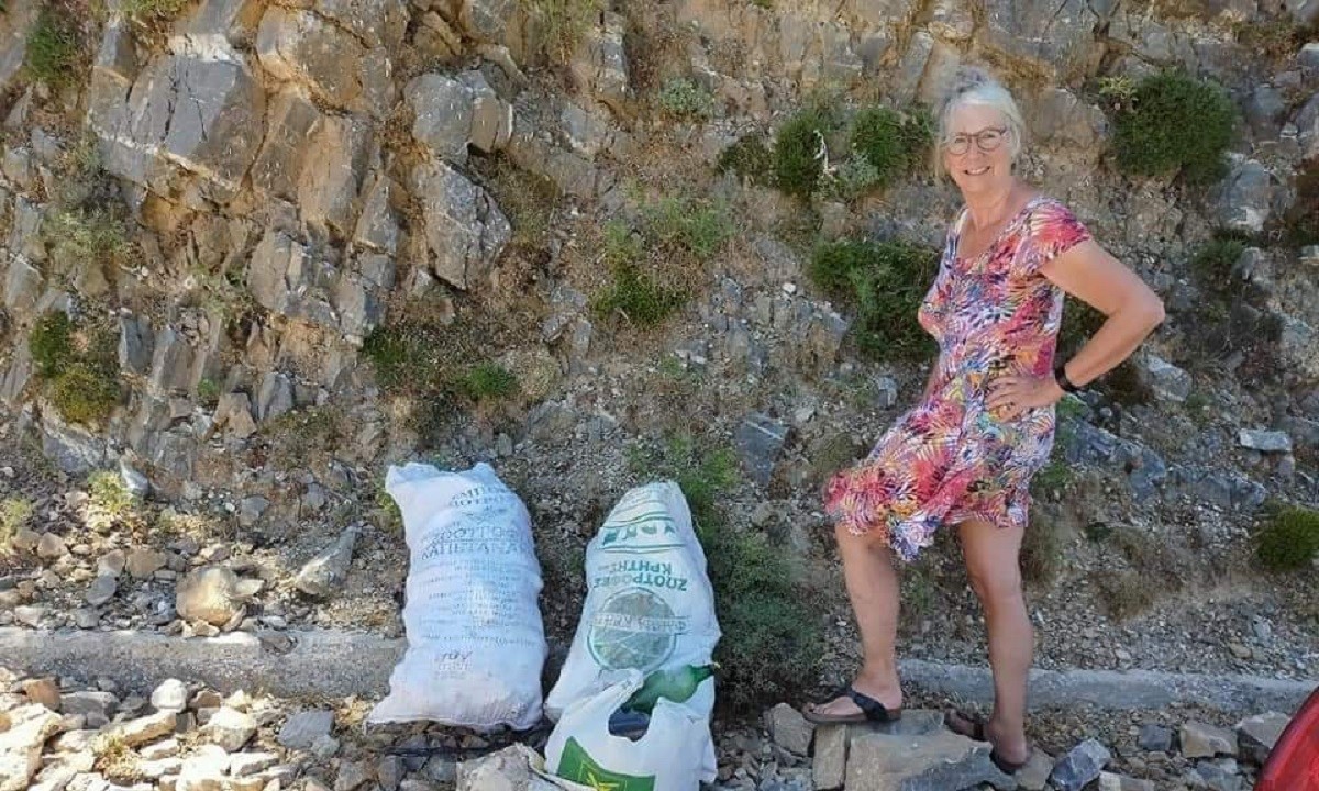 Τουρίστες μάζεψαν 20 κιλά σκουπίδια από μονοπάτι στον Ομαλό