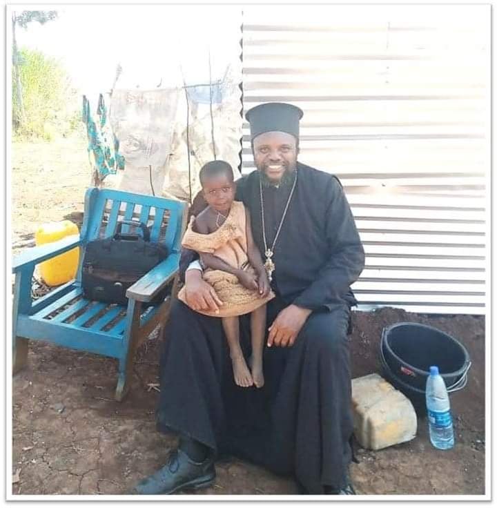 «Πάτερ δώστε μου ψωμί, όχι για να φάω». Με αυτή την φράση υποδέχτηκε ελληνορθόδοξο ιερέα μικρό παιδί στο Κονγκό της Αφρικής.