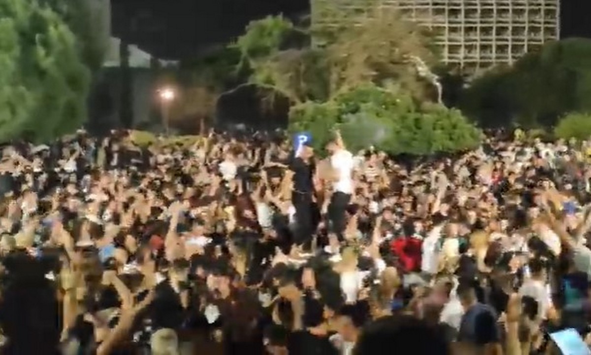 Έπος: Πάνω από 3000 άτομα σε πάρτι στο ΑΠΘ! (videos)