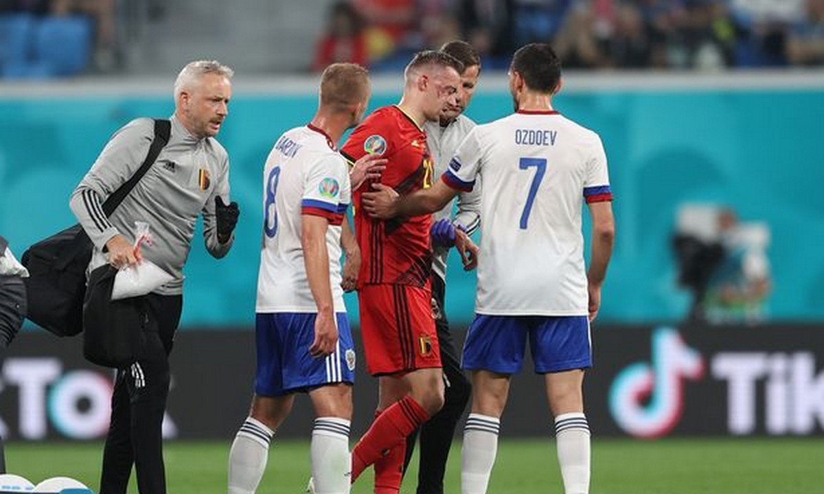 Euro 2020: Ο Τίμοθι Καστάνιε έπαιξε με το Βέλγιο 25 λεπτά κόντρα στην Ρωσία, μετά τραυματίστηκε και μάλλον χάνει την διοργάνωση.