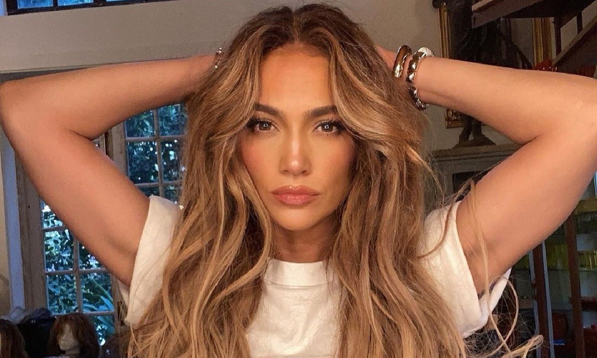 Jennifer Lopez: Η απίστευτη ομοιότητα με την κούκλα μικρότερη αδερφή της