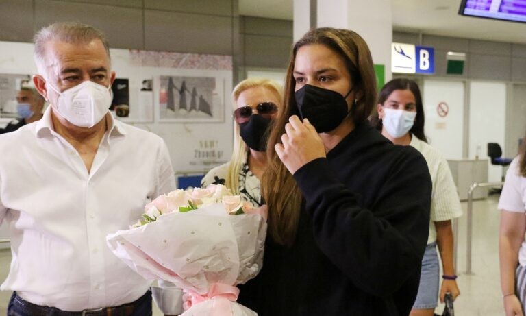 Μαρία Σάκκαρη: Μόνο οι γονείς της στο αεροδρόμιο αλλά εντάξει, δεν πήγε και στο Survivor