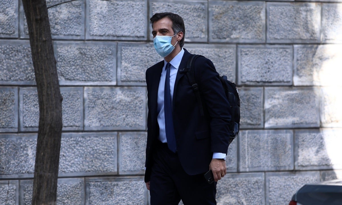 Αρκουμανέας: «Βγάζουμε μάσκες σε εξωτερικούς χώρους σύντομα»