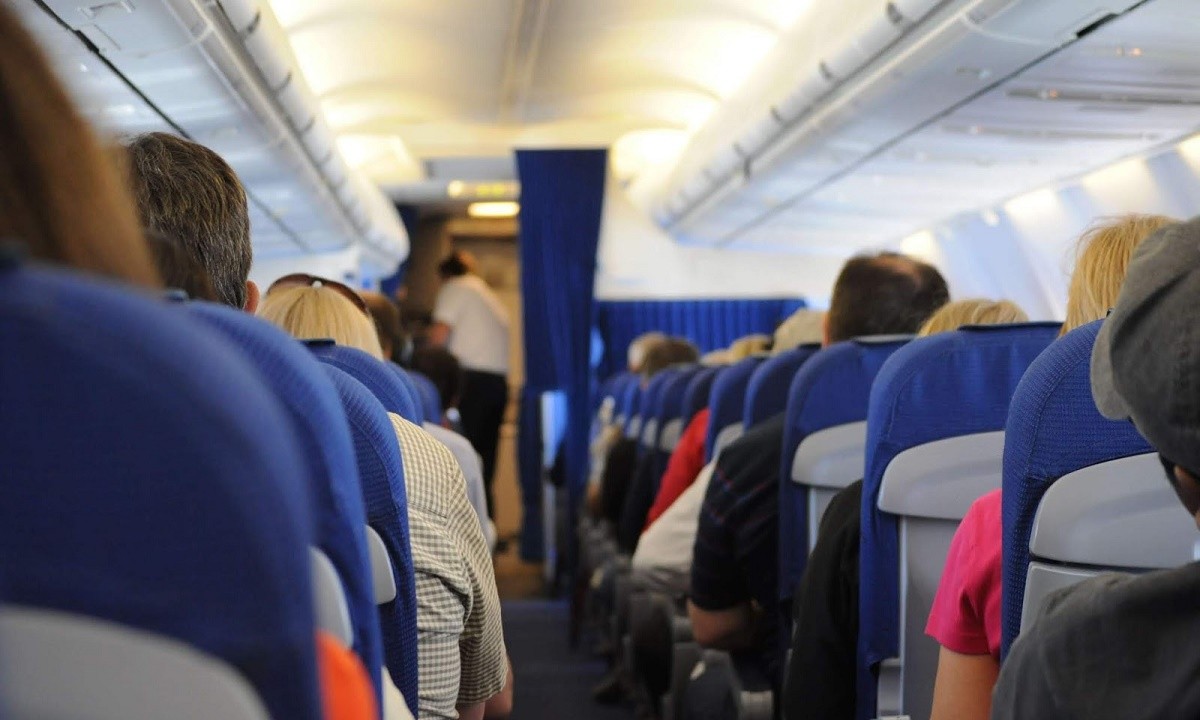 Αεροπλάνα: Γι αυτό δεν πρέπει να βγάζετε ποτέ τα παπούτσια σας στην πτήση
