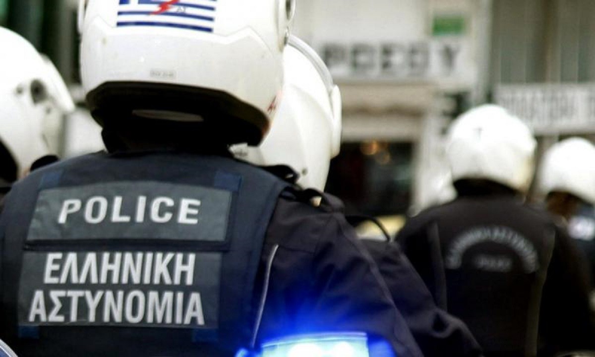 Θεσσαλονίκη: Τριάντα ροπαλοφόροι επιτέθηκαν σε παρέα που βρισκόταν σε καφετέρια