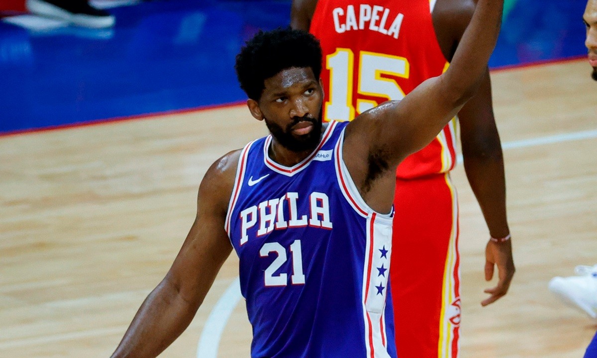 NBA Αποτελέσματα: Αδιανόητος Εμπίιντ έφερε τη σειρά με τους Χοκς στο 1-1 (vid)