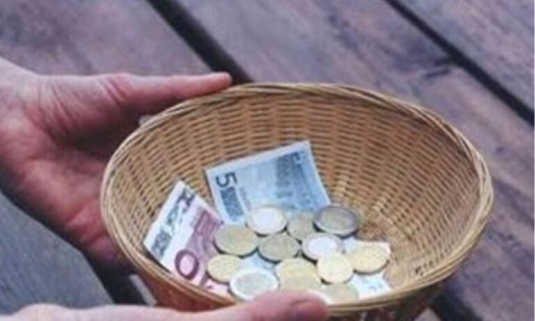 Γ’ εθνική: Πρόεδρος ομάδας έκανε έρανο με κουτί την ώρα του αγώνα!