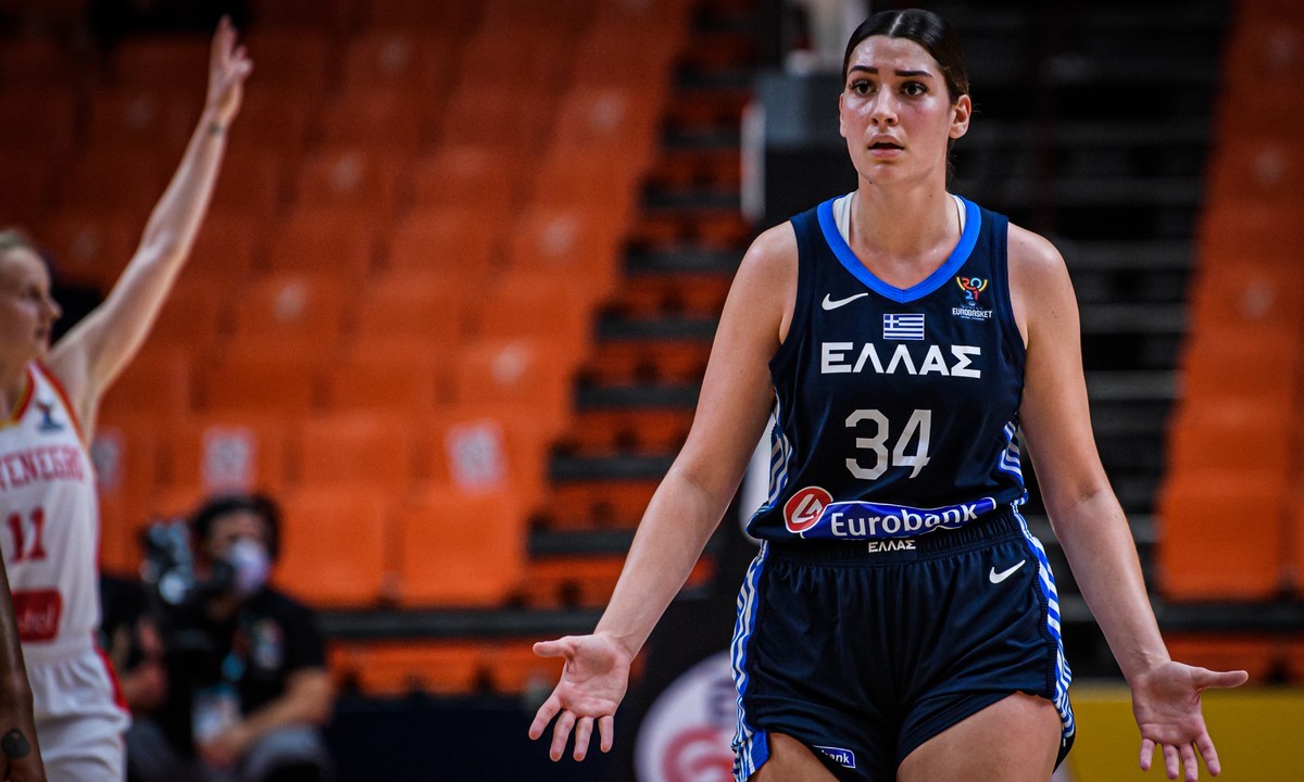 Ελλάδα - Σερβία LIVE: Η Εθνική Γυναικών αντιμετωπίζει τη Σερβία στο πλαίσιο της 2ης αγωνιστικής του Eurobasket 2021.