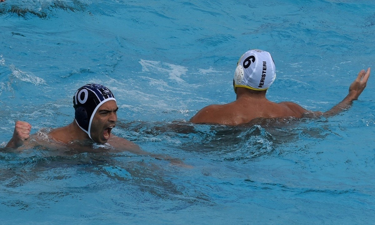 Έναν παίκτη παγκόσμιας κλάσης εντάσσει στο δυναμικό του ο Απόλλων Σμύρνης. Ο λόγος για τον γεννηθέντα στις 27/10/1993 διεθνή Κροάτη αριστερόχειρα περιφερειακό Άντε Βίσκοβιτς, τη συμφωνία με τον οποίο ανακοινώνει για τη σεζόν 2021-2022 η… αμφίβια «ελαφρά ταξιαρχία»!