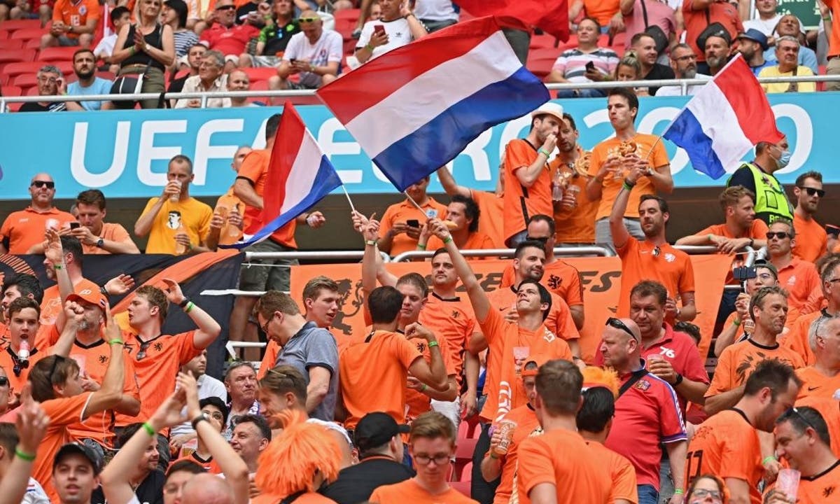 Euro 2020 – Ολλανδία-Τσεχία: Ασφυκτικά γεμάτη η «Puskas Arena»  (vid)