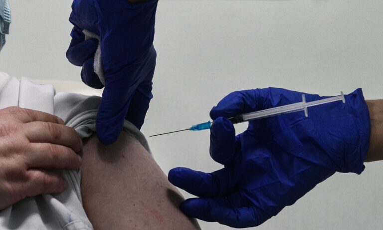 Κορονοϊός: Σπάει το «φράγμα» των 6 εκατ. εμβολιασμών