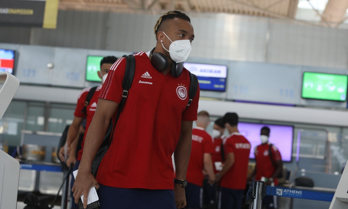 Ο Ολυμπιακός αναχώρησε με προορισμό την Αυστρία και πιο συγκεκριμένα το Στανς για το βασικό στάδιο της προετοιμασίας του ενόψει της νέας σεζόν.