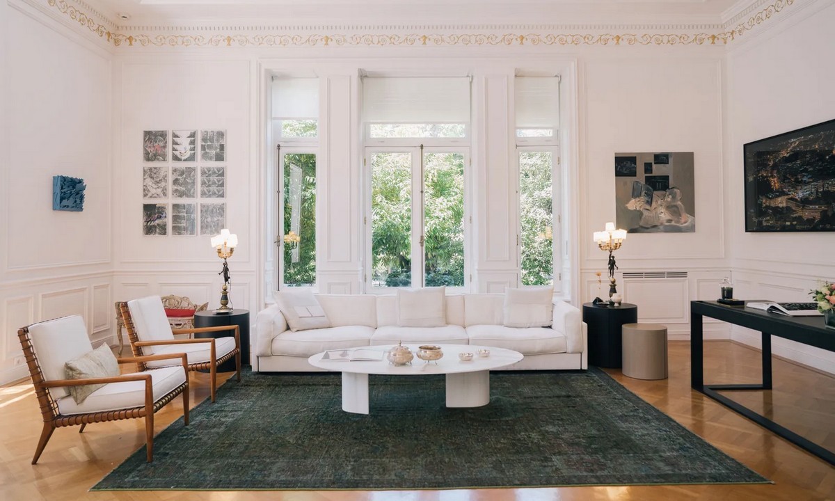 Σχεδόν 20 χρόνια είχε να βαφτεί το Μέγαρο Μαξίμου – Πόσο κόστισαν οι νέες αλλαγές