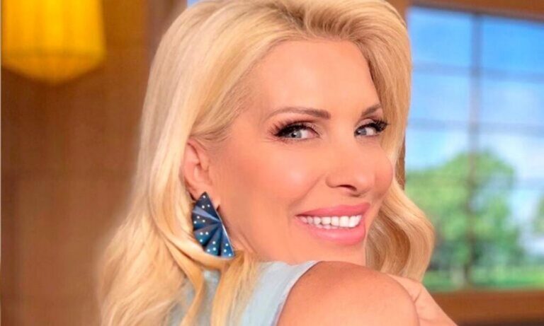 Ελένη Μενεγάκη: Χωρίς ίχνος μακιγιάζ… παλεύει με την υπνηλία! (pic)