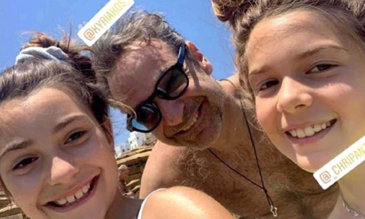 Μητσοτάκης: Η selfie με δύο κοριτσάκια στην Τήνο που έγινε Viral!