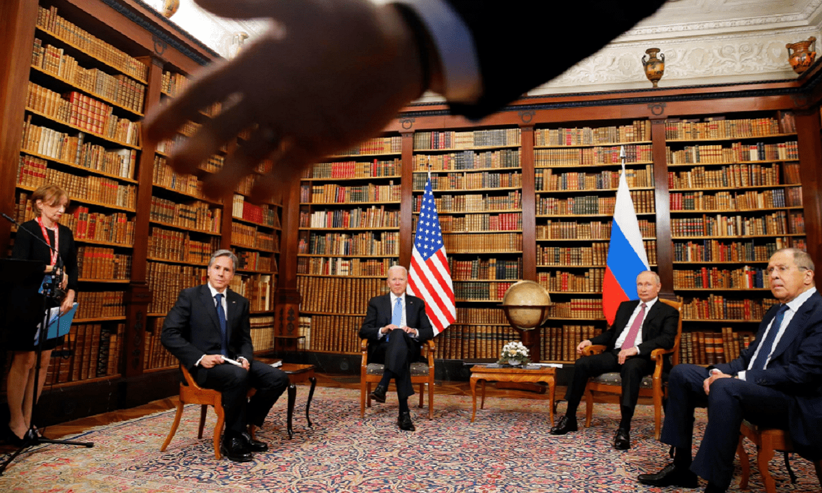 H πρώτη συνάντηση κορυφής Μπάιντεν-Πούτιν (vids)