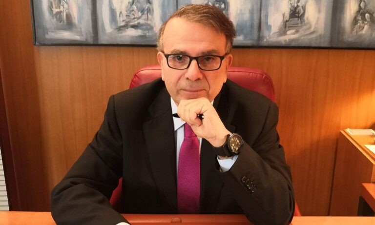 Έγκλημα στα Γλυκά Νερά: Πώς η σχέση πιλότου – Καρολάιν εξελίχθηκε σε σχέση εχθρότητας