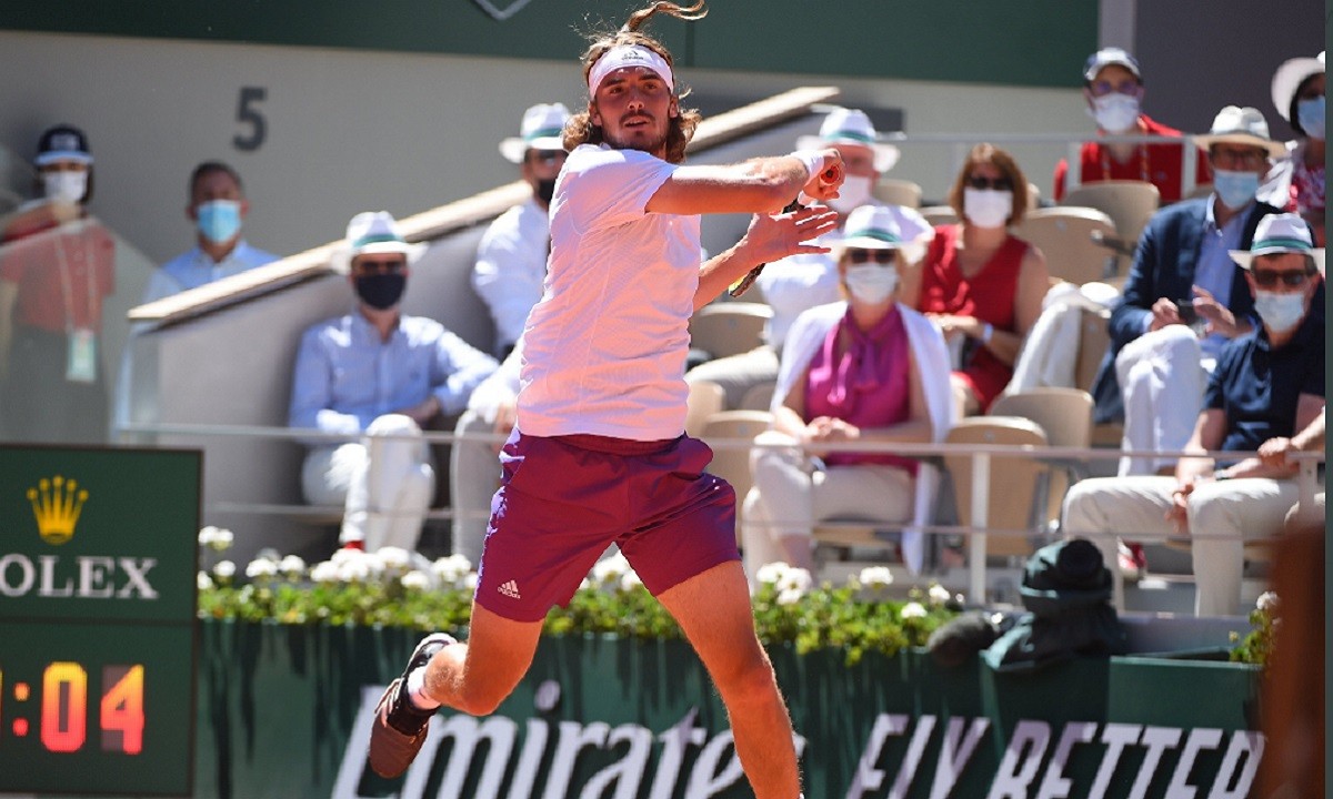 Τσιτσιπάς - Τζόκοβιτς LIVE: Θέμα υψηλής ποιότητα προσφέρουν Στέφανος Τσιτσιπάς και Νόβακ Τζόκοβιτς στο πρώτο σετ του τελικού του Roland Garros.