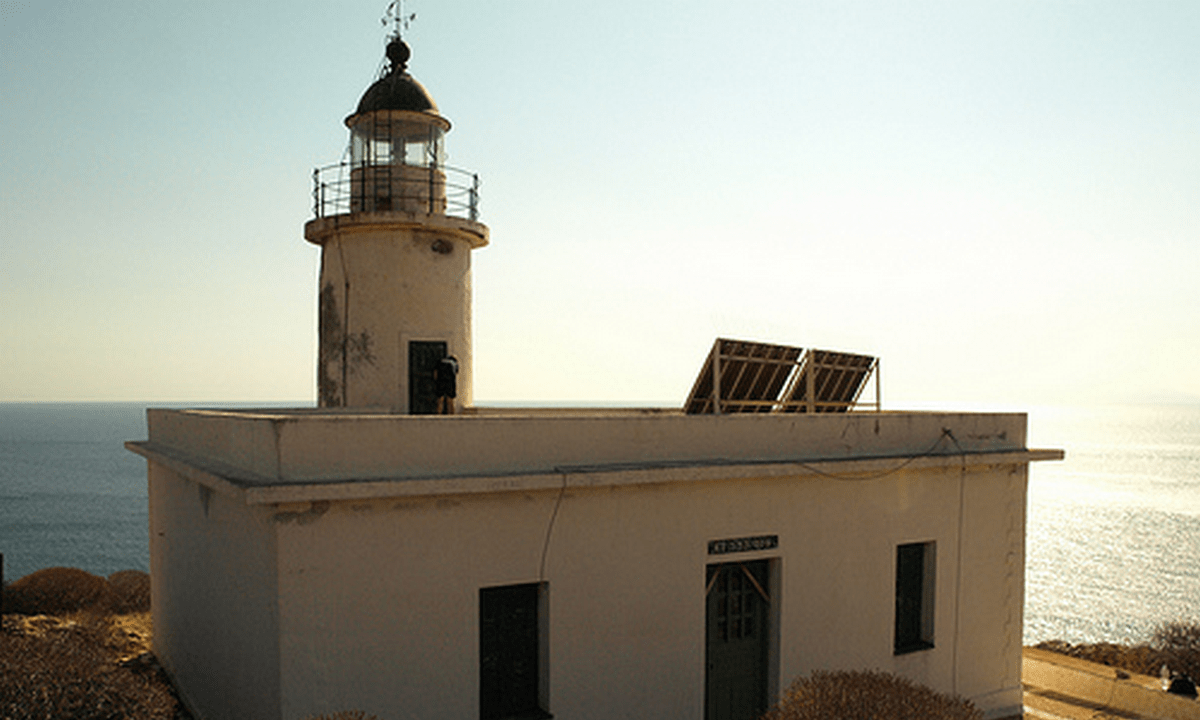 Γιατί ξαφνικά όλοι ψάχνουν να μάθουν για το φάρο στη Φολέγανδρο;