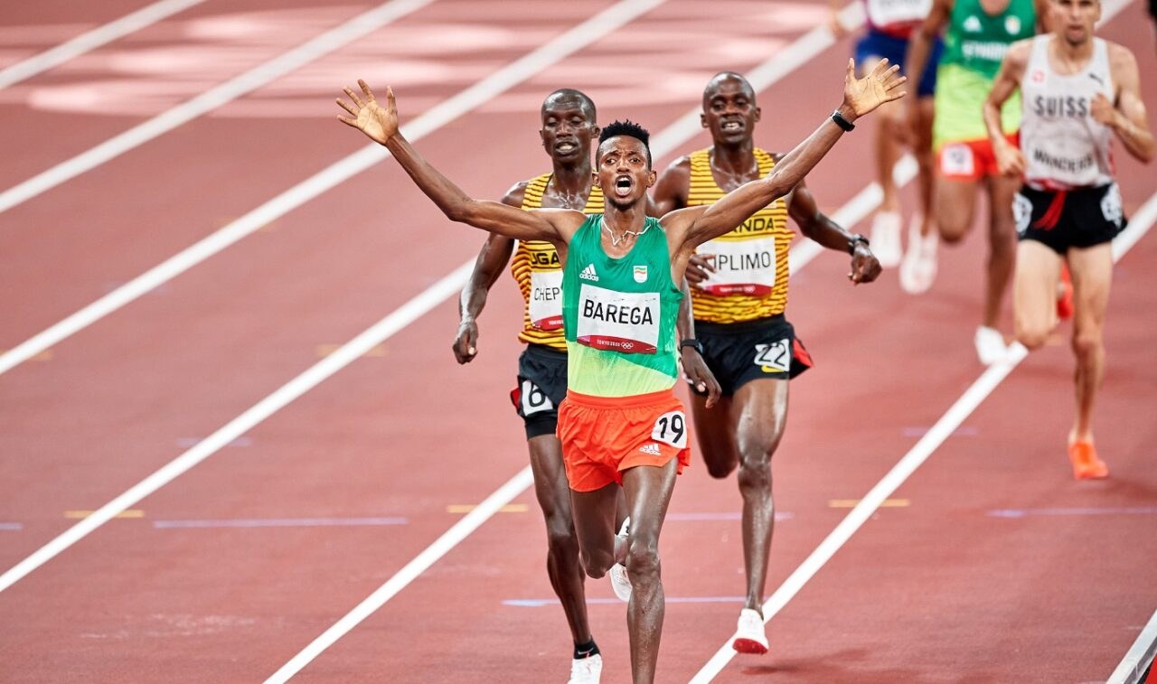 Η Αιθιοπία επέστρεψε στην κορυφή στα 10.000μ. ανδρών στους Ολυμπιακούς Αγώνες στο Τόκιο με θριαμβευτή στον τελικό τον Σέλεμον Μπαρέγκα.