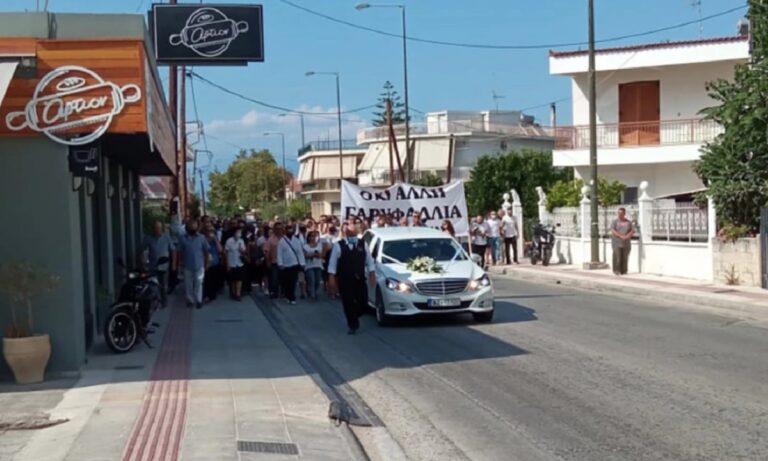 Έγκλημα στη Φολέγανδρο: «Όχι άλλη Γαρυφαλλιά» – Ράγισαν καρδιές στην κηδεία