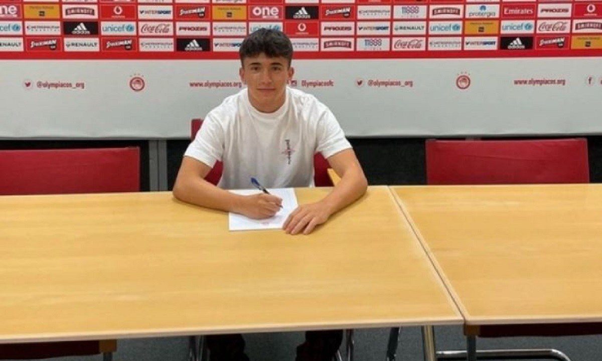 Ολυμπιακός: Έγινε επαγγελματίας ο γιος του Ιμπαγάσα (pic)