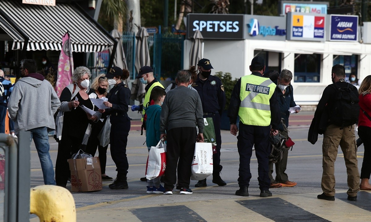 Κορονοϊός νέα μέτρα σήμερα: Τι αλλάζει για τις μετακινήσεις με αεροπλάνο και πλοίο