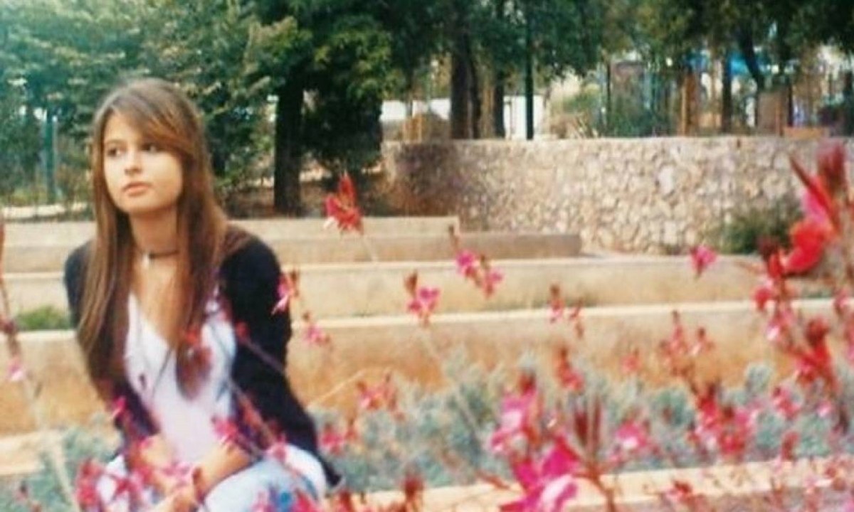 Eννέα χρόνια μετά, η μητέρα της Μυρτούς ξεσπά: «Ήταν δολοφονική ενέργεια από κάποιον που εισήλθε στην πατρίδα σου χωρίς κανείς να τον ελέγξει!»