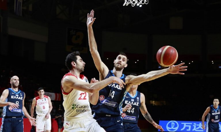 Παπαγιάννης: «Μας έδωσε αυτοπεποίθηση και κίνητρο ο Πιτίνο»