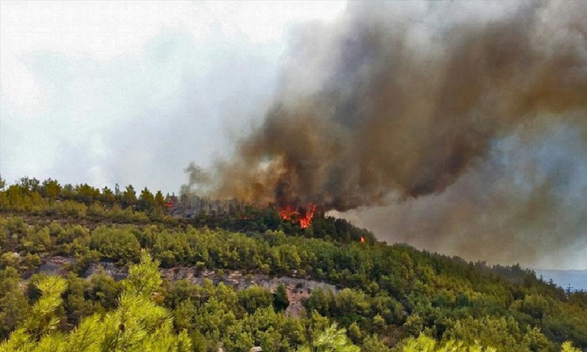 ΦΩΤΙΑ ΤΩΡΑ: Αυτές οι περιοχές έχουν υψηλό κίνδυνο πυρκαγιάς το Σάββατο (17/7)